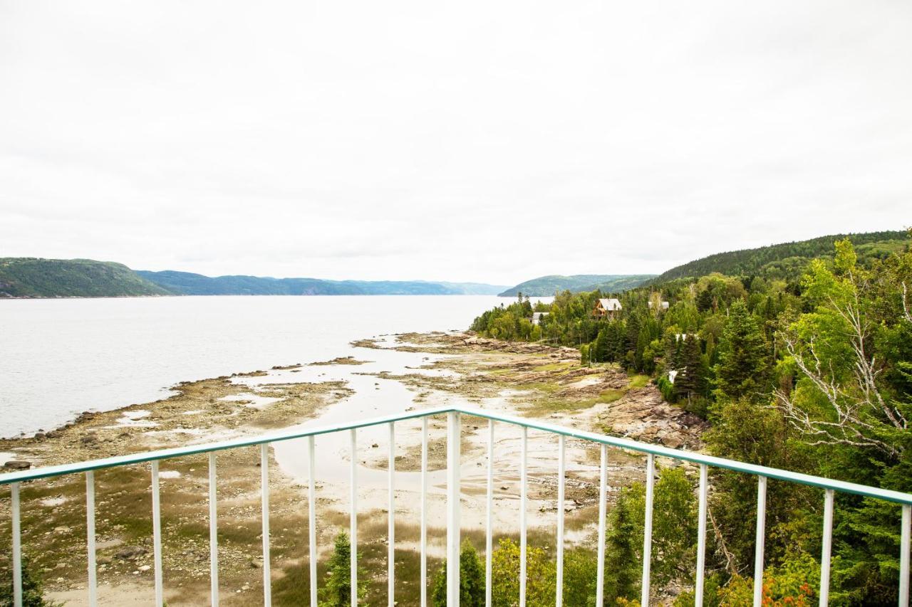 Auberge De La Riviere Saguenay La Baie Buitenkant foto