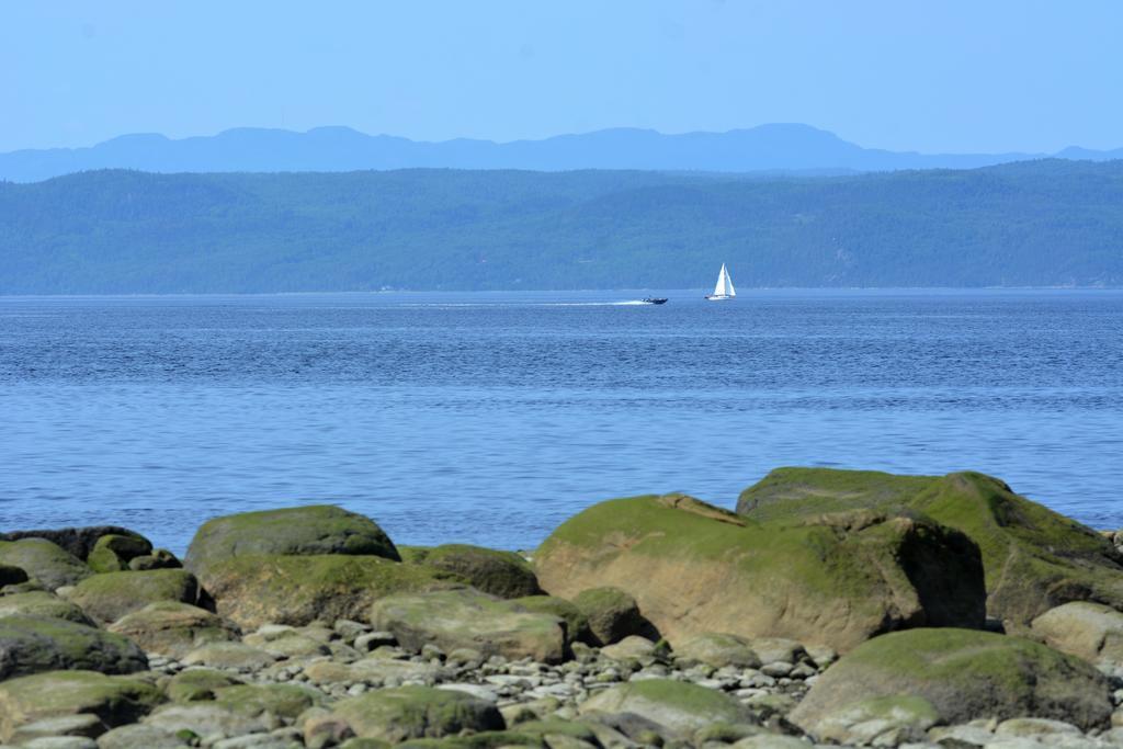 Auberge De La Riviere Saguenay La Baie Buitenkant foto