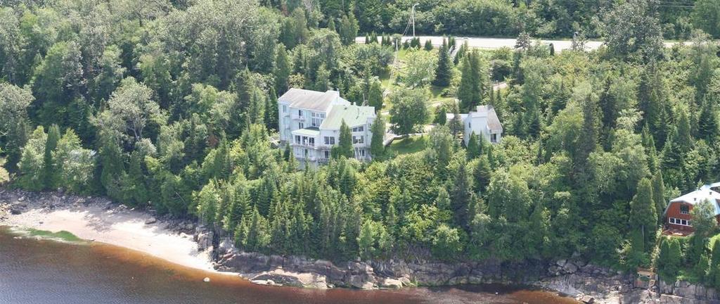 Auberge De La Riviere Saguenay La Baie Buitenkant foto